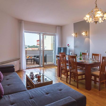 Stunning Apartment In Makarska With Kitchen Eksteriør billede