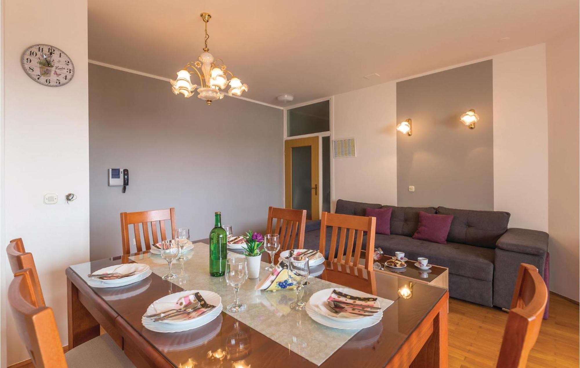 Stunning Apartment In Makarska With Kitchen Eksteriør billede