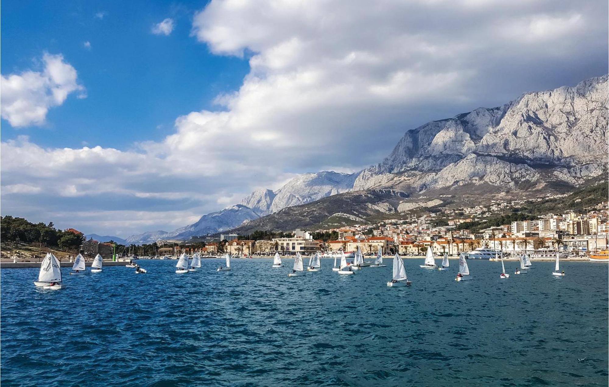 Stunning Apartment In Makarska With Kitchen Eksteriør billede