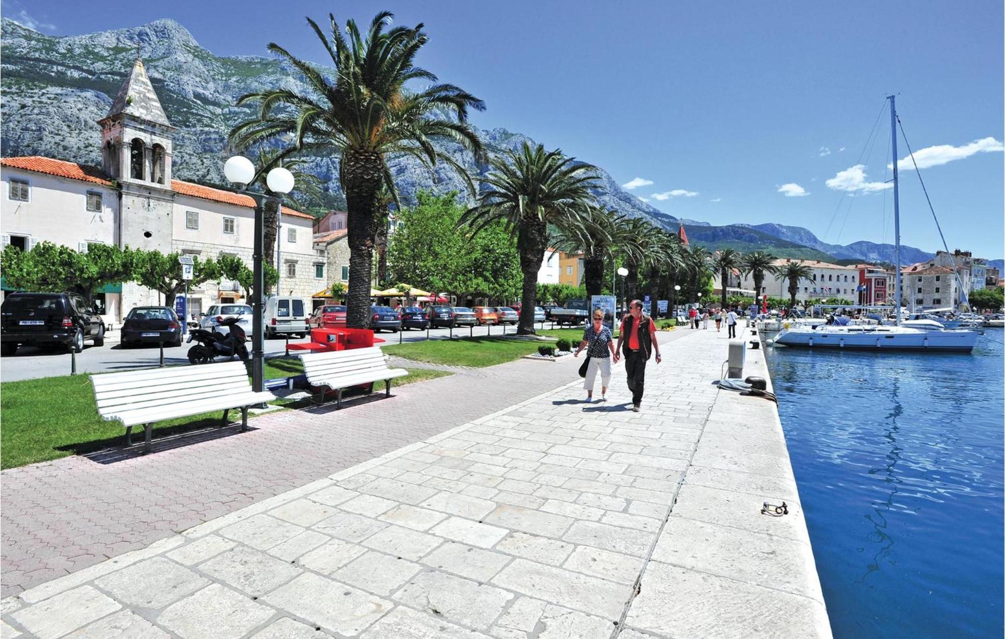 Stunning Apartment In Makarska With Kitchen Eksteriør billede