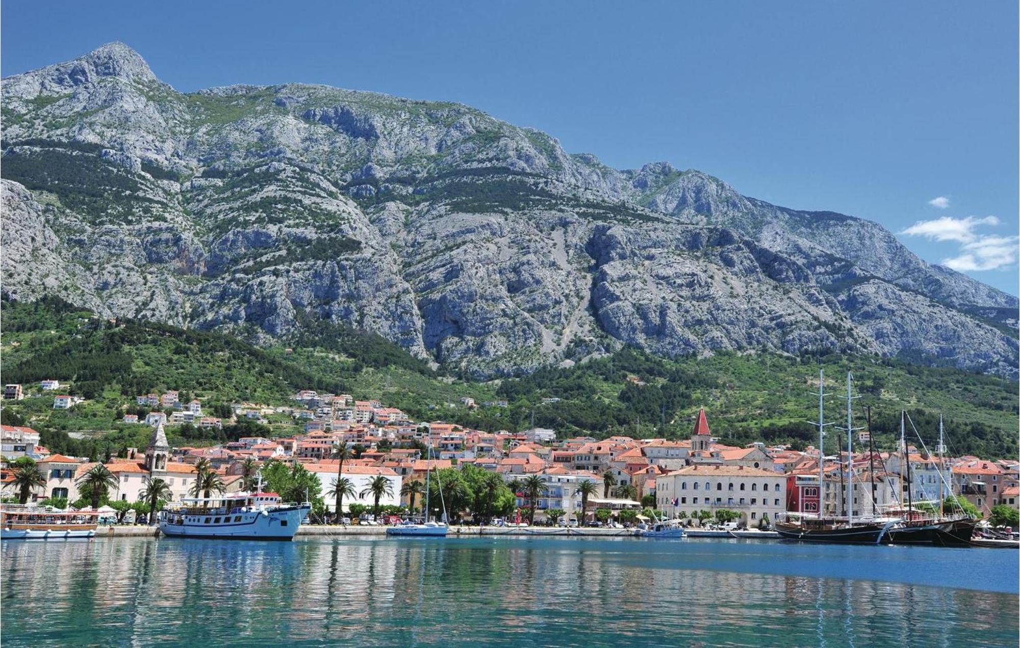 Stunning Apartment In Makarska With Kitchen Eksteriør billede