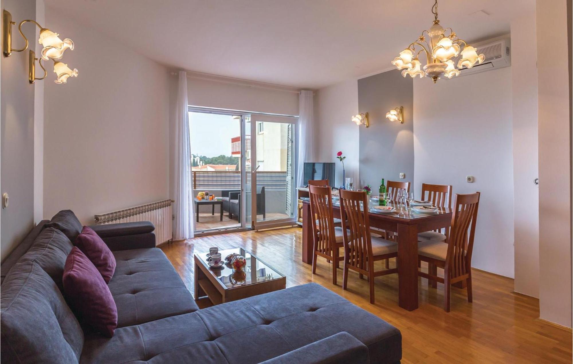 Stunning Apartment In Makarska With Kitchen Eksteriør billede